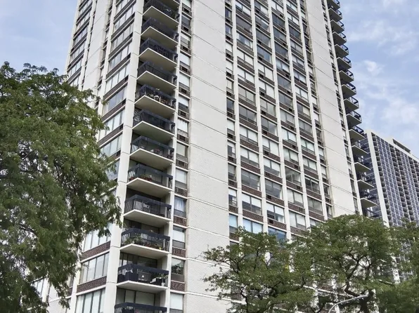 1455 N Sandburg Ter, Chicago, IL