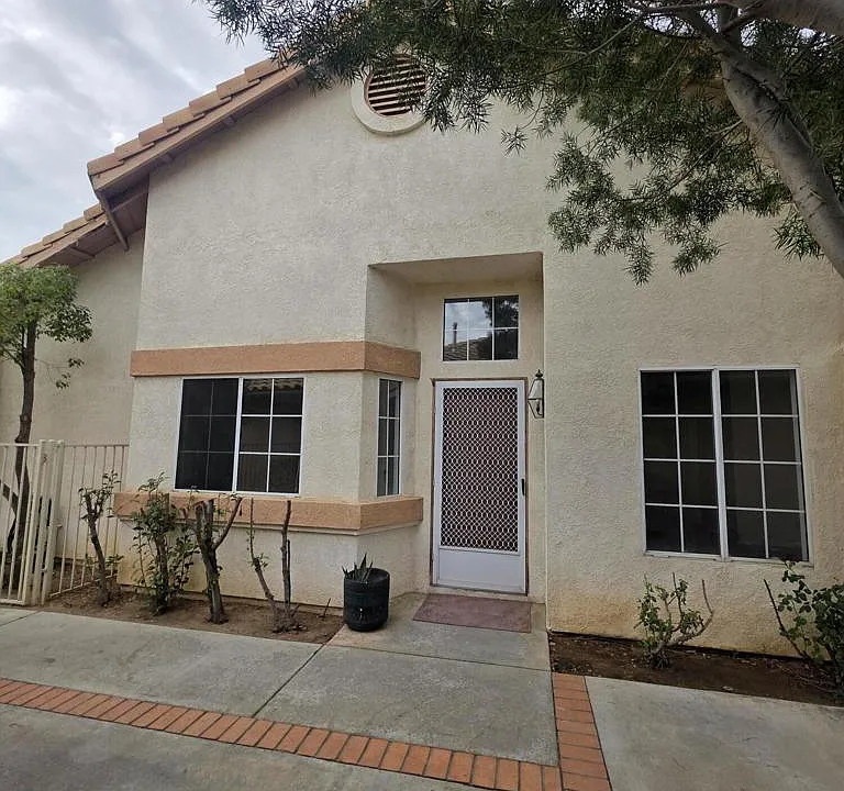 980 Oakland Hills Dr