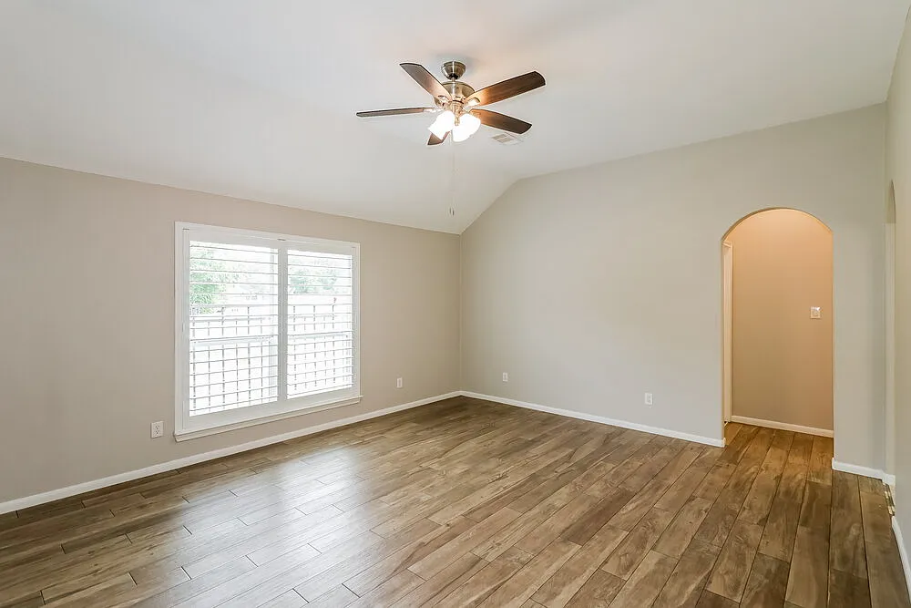 3 bed, 2.0 bath, 1505 sqft, $2,290 — Photo 3