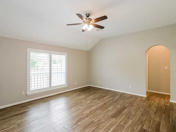 3rd image of 12103 Lakewood Villa Dr
