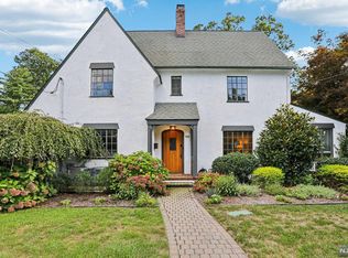 94 Sherwood Rd, Ridgewood, NJ 07450