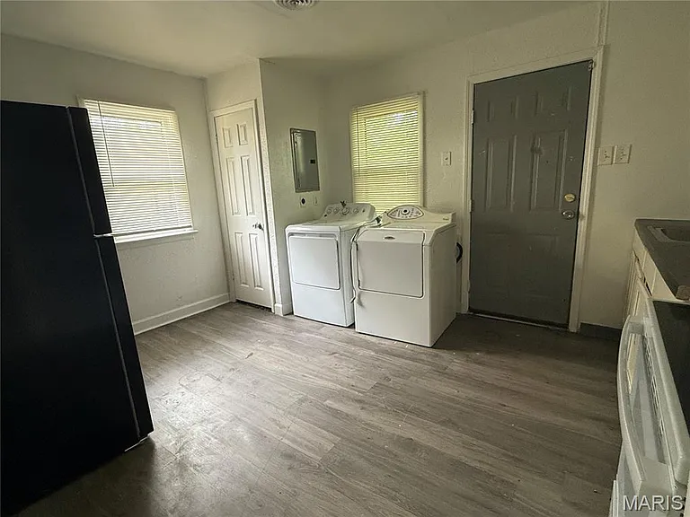 470 Mueller Ave — Photo 2