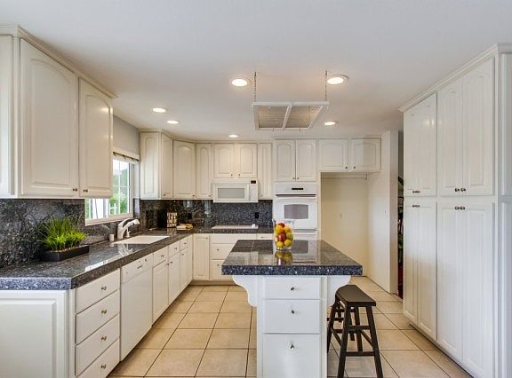 5th image of 7035 Bobhird Dr