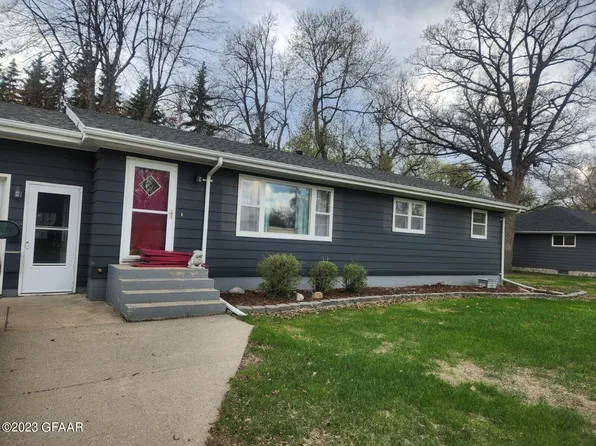 1807 River Rd NW, East Grand Forks, MN 56721