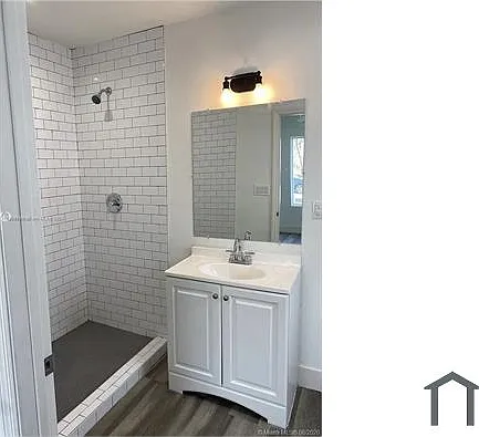 3 bed, 1200 sqft, $3,100 — Photo 2