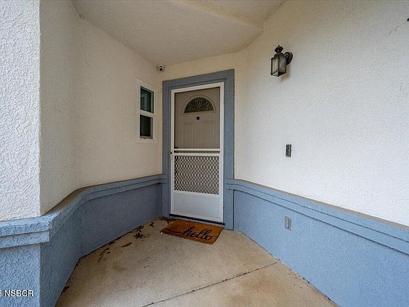 4th image of 611 Mayten St