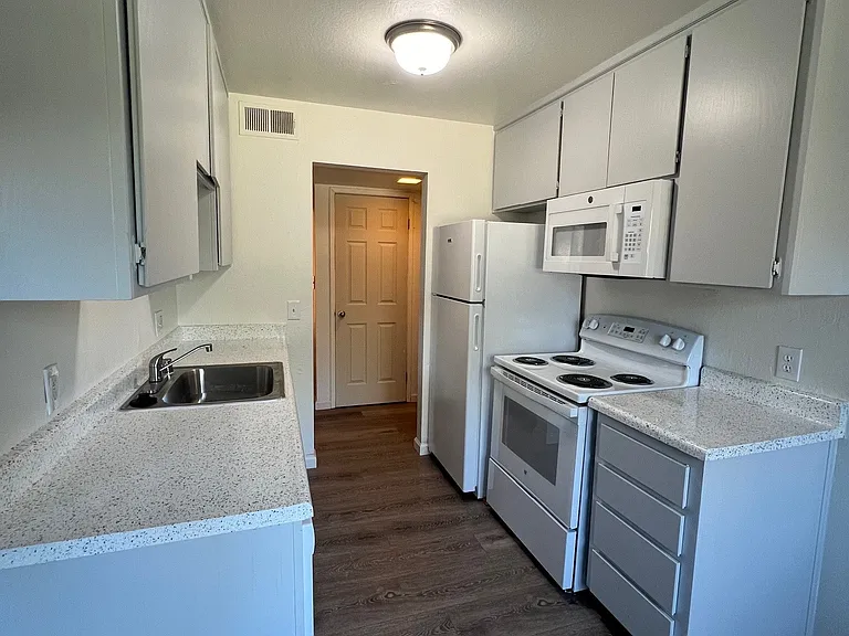 Madera West Apartments — Photo 7