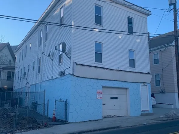 351-353 Lawrence St #4, Lowell, MA 01852