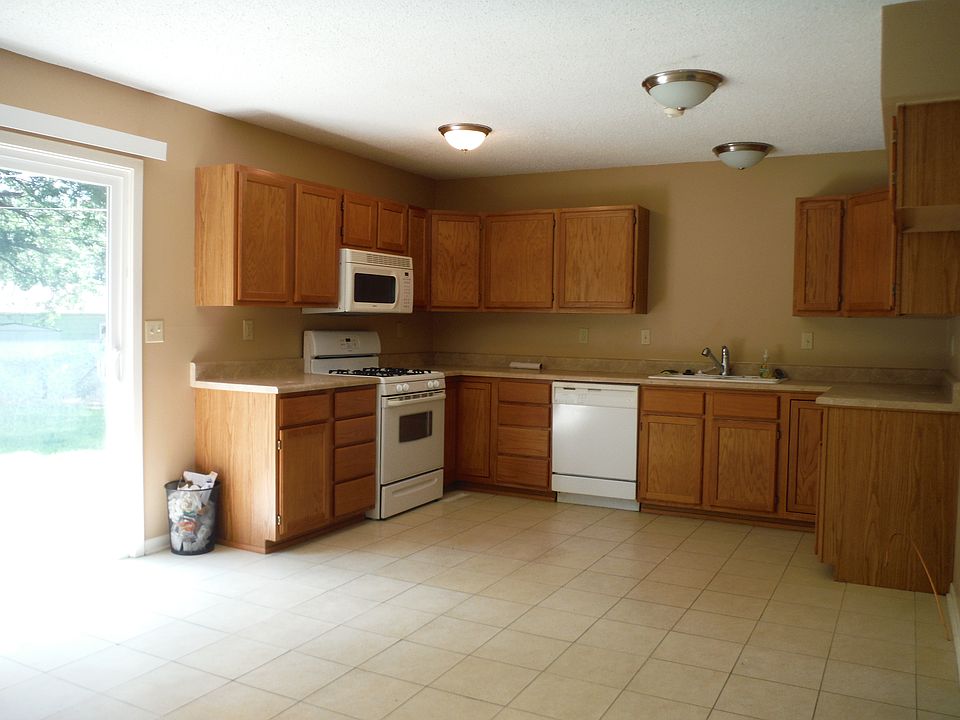 2nd image of 411 Prairie Ln