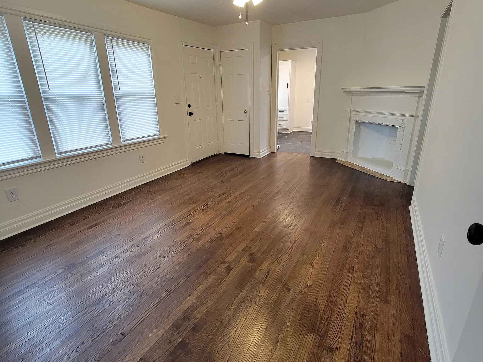 2 bed, 850 sqft, $1,200 — Photo 3