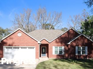 613 Sycamore Dr, Conroe, TX 77302