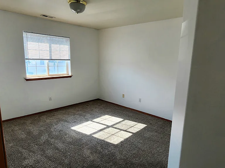 1326 S Skyline Dr — Photo 9