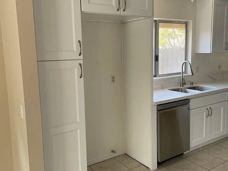 1869 Clearwater Dr — Photo 9