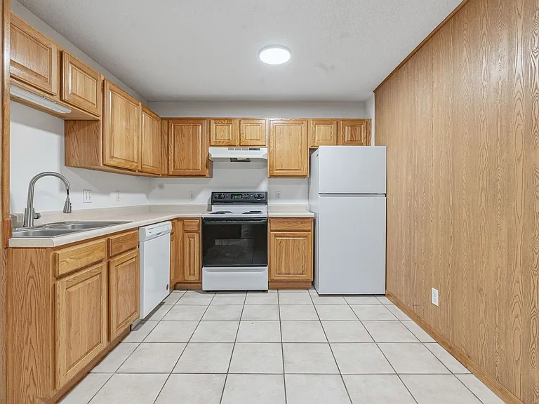 Mid-Town Apartments — Photo 95