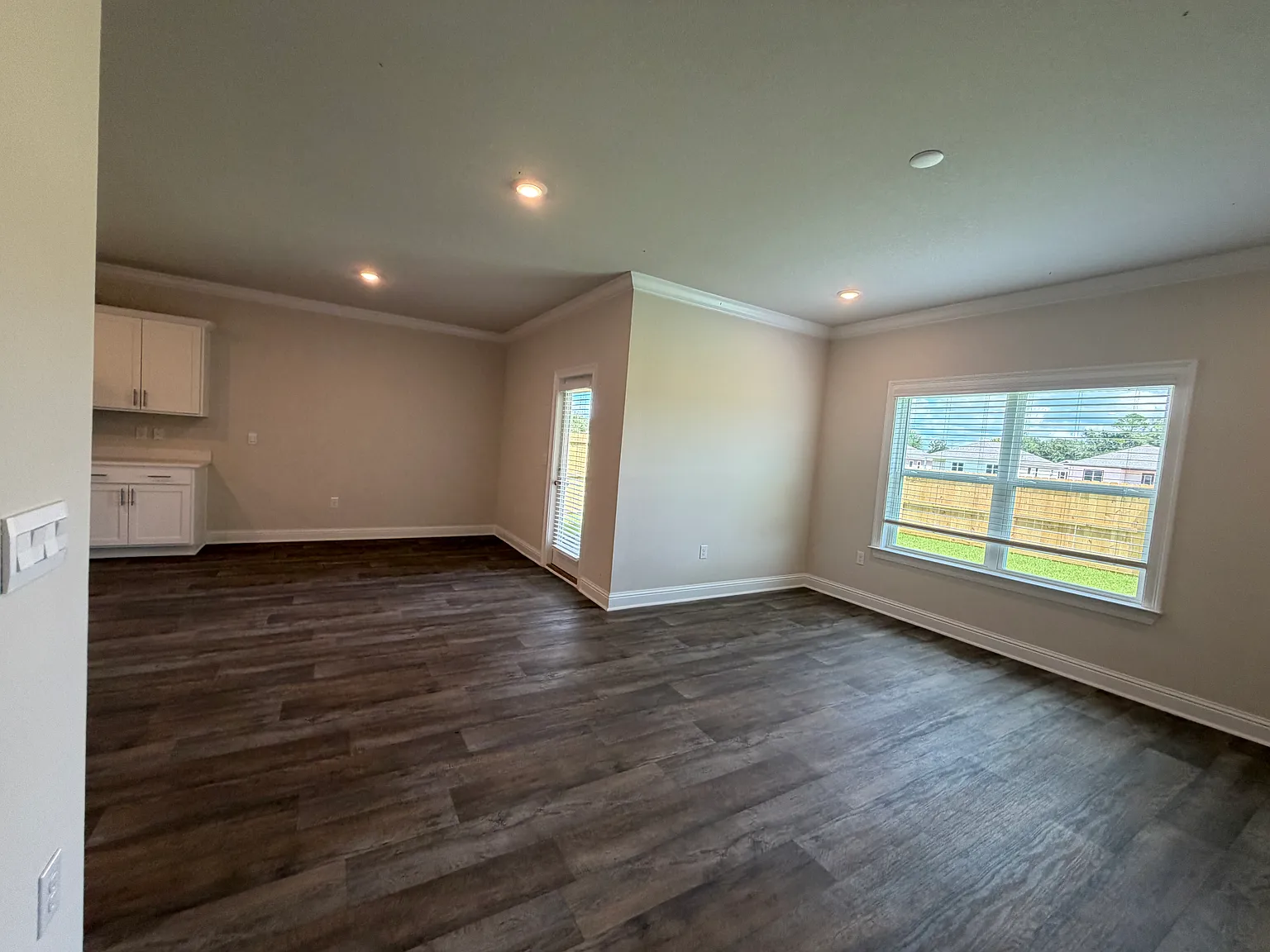 4 bed, 2031 sqft, $2,400 — Photo 3