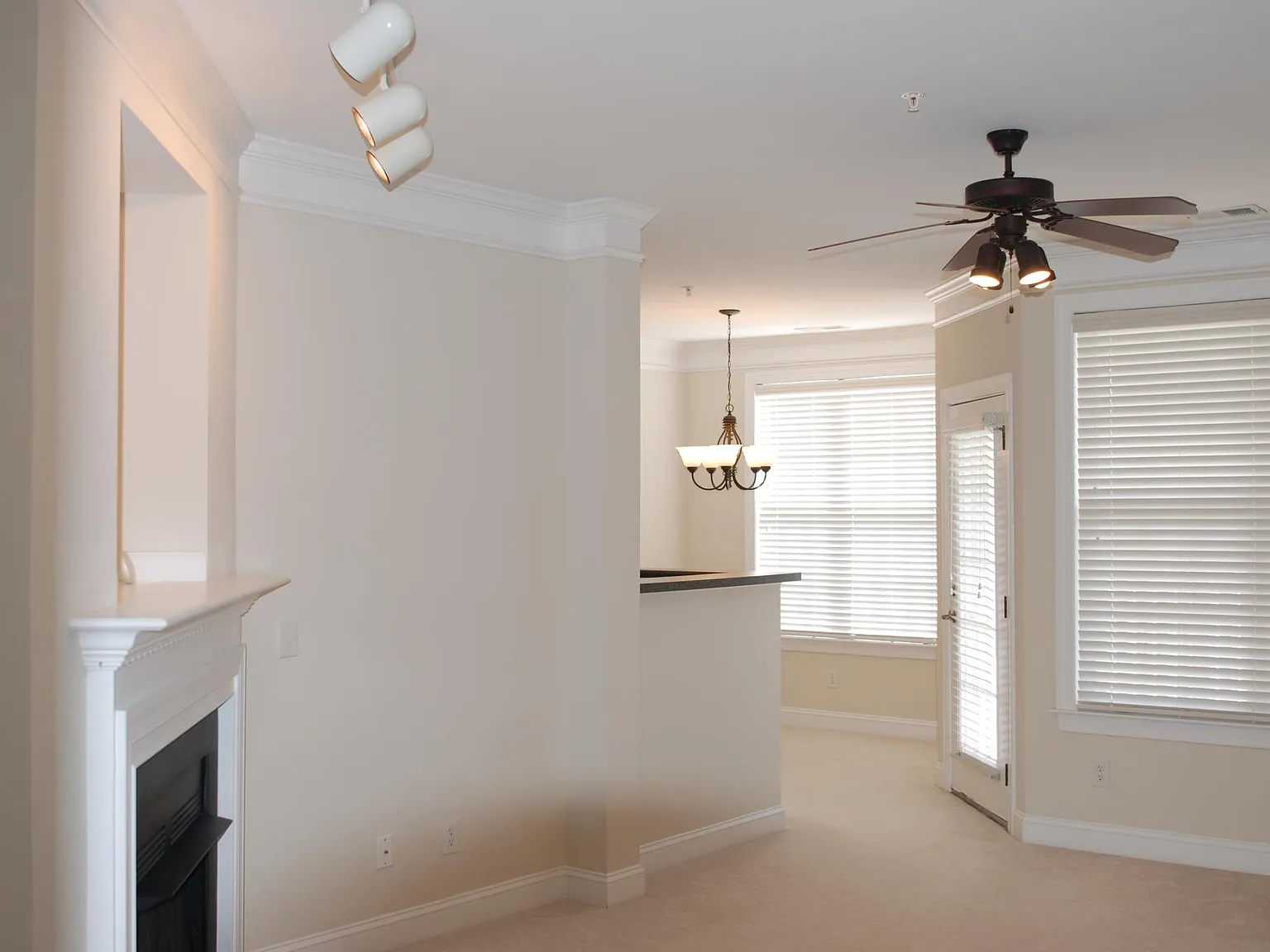 2 bed, 1184 sqft, $1,650 — Photo 4