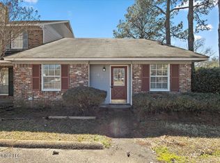 42 Meadowoods Ter, Jackson, MS 39211