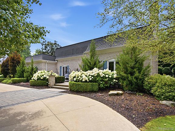 3rd image of 1281 Twin Maples Ln