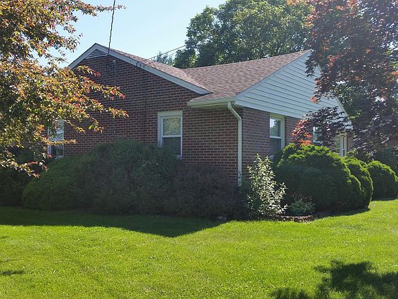 5th image of 213 Lincoln Dr