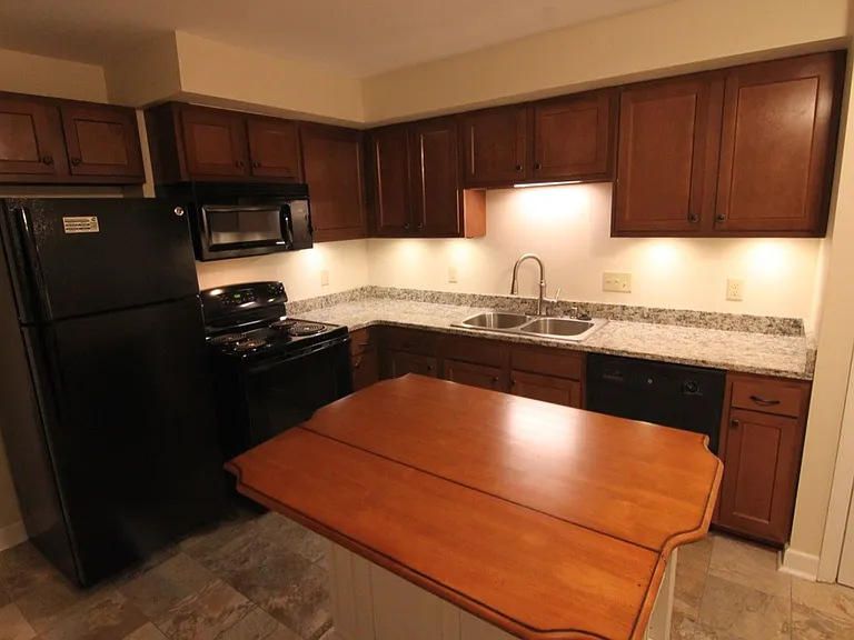 853 Thackeray Trl — Photo 6