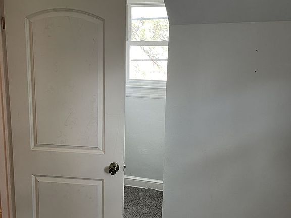 3rd image of 8 Ansell Ave