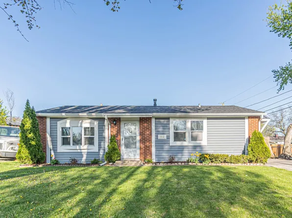 102 Adobe Cir, Carpentersville, IL 60110