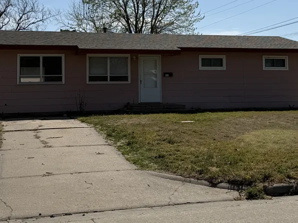 502 N Cedar St, Hoisington, KS 67544