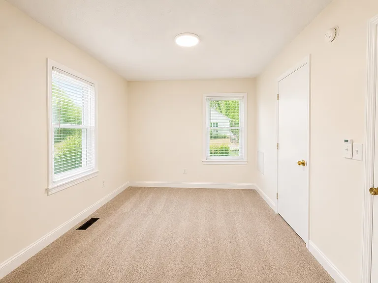 302 Davis Park Rd — Photo 8