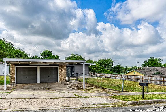 3rd image of 118 Hidden Valley Dr