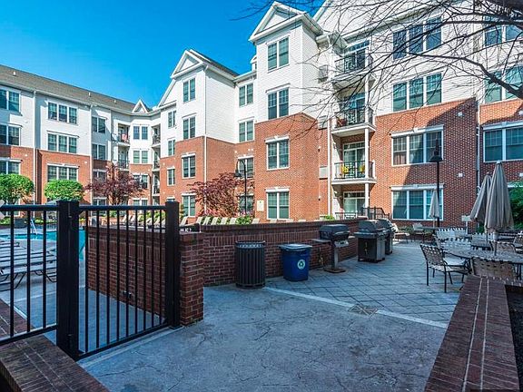 Grilling & Community Patio