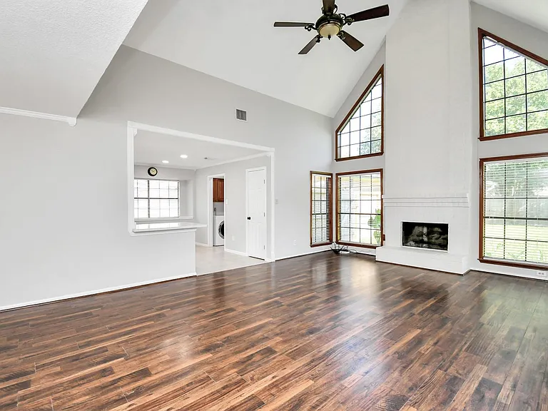 315 Muirwood Ln — Photo 9