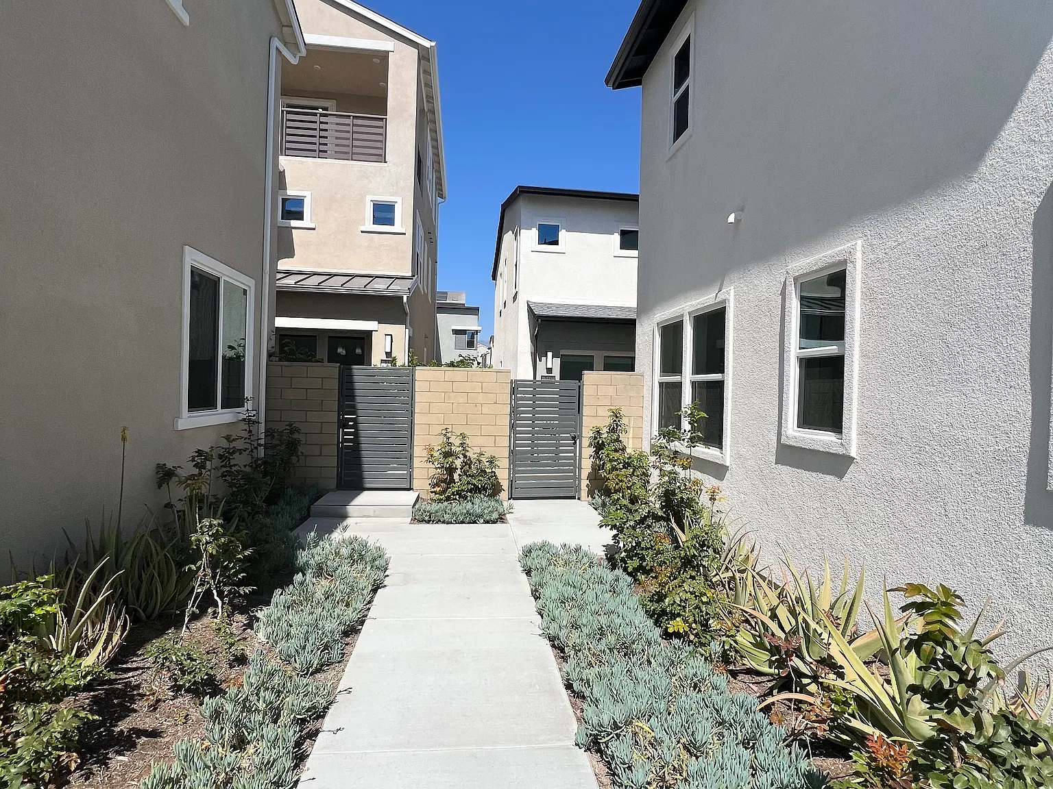 3 bed, 1756 sqft, $4,980 — Photo 2