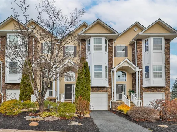 2202 Rising Hill Rd, Whitehall, PA 18052