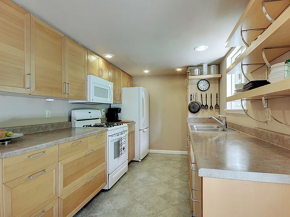 5th image of 9420 31st Street Ct E