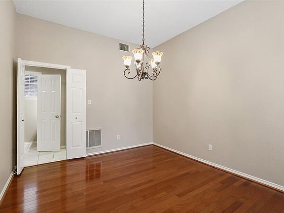 5th image of 8906 Greenwood Trl