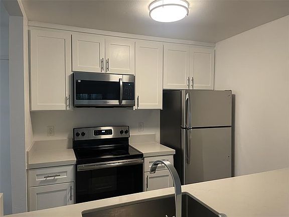 2nd image of 7317 Haskell Ave APT 211