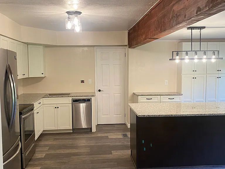544 Robinhood Dr — Photo 5