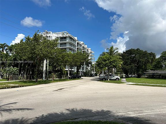 4th image of 13705 NE 20th Pl #4