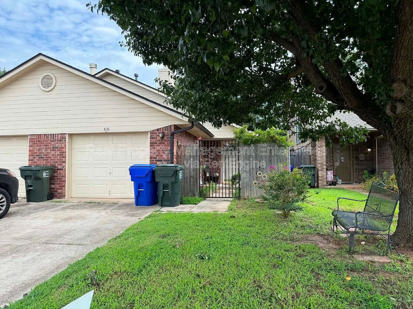 3 bed, 2.0 bath, 1262 sqft, $1,450 — Photo 2