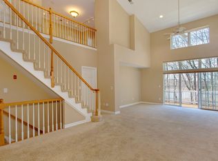 42 Big Pond Ln, Riverhead, NY 11901