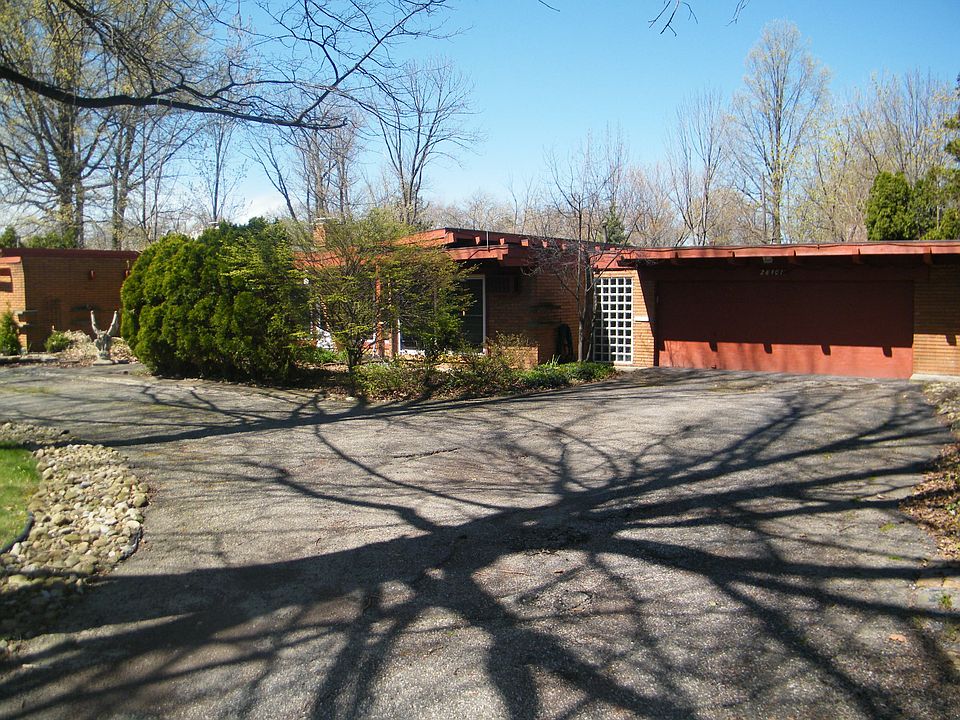 FRONT LAKESHORE BLVD
