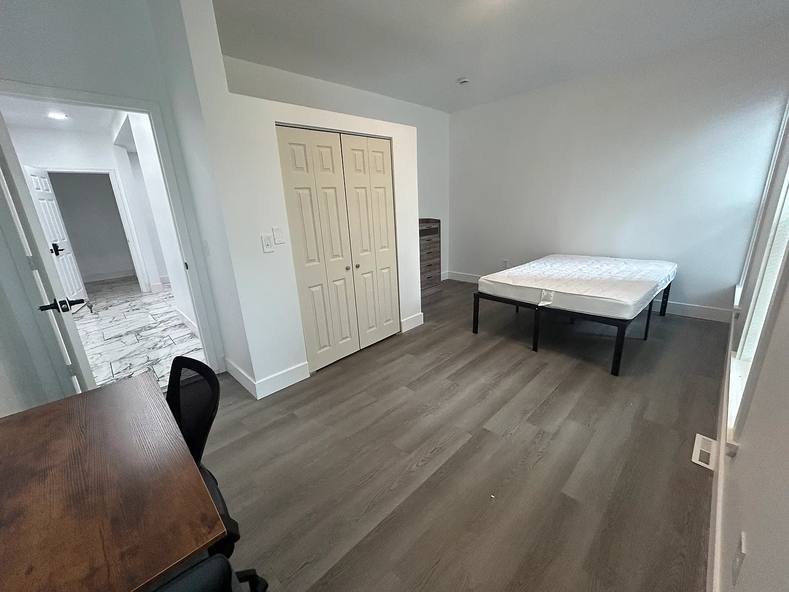 5 bed, 2500 sqft, $4,000 — Photo 4