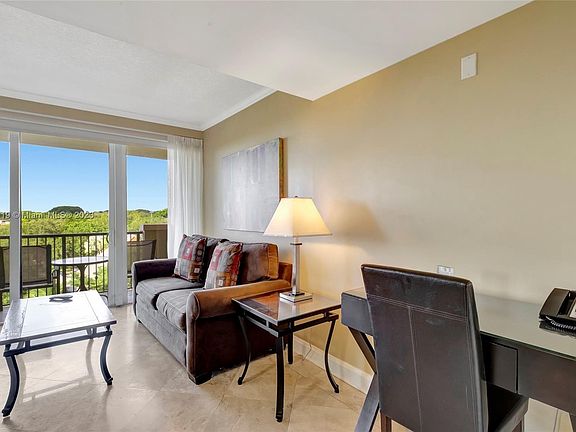 4th image of 2951 S Bayshore Dr #704