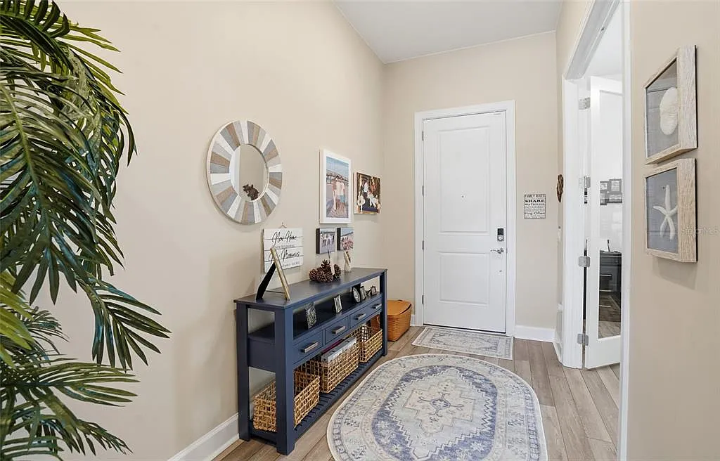 3 bed, 2.5 bath, 2293 sqft, $10,500 — Photo 3