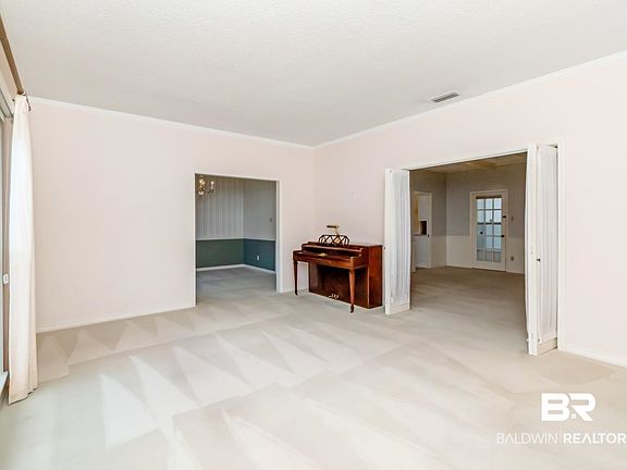 3rd image of 4059 Westmoreland Dr S