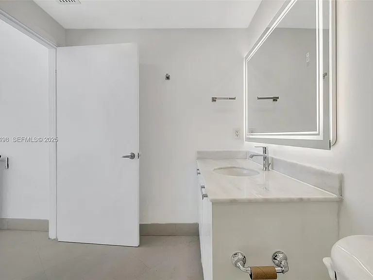 601 NE 36th St #912 — Photo 22