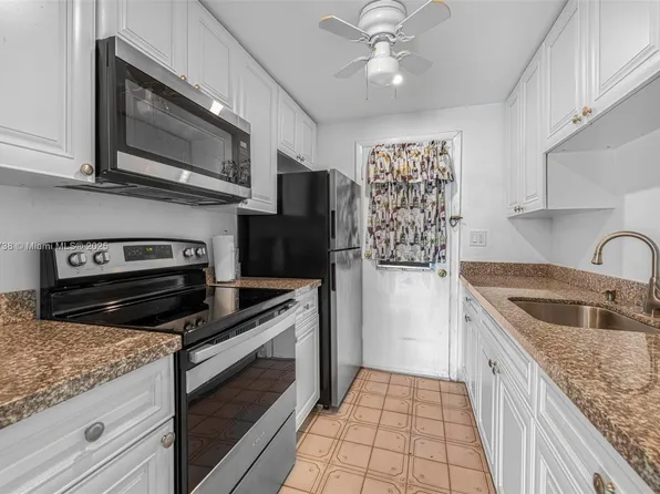 17000 NE 14th Ave APT 301, Miami, FL 33162