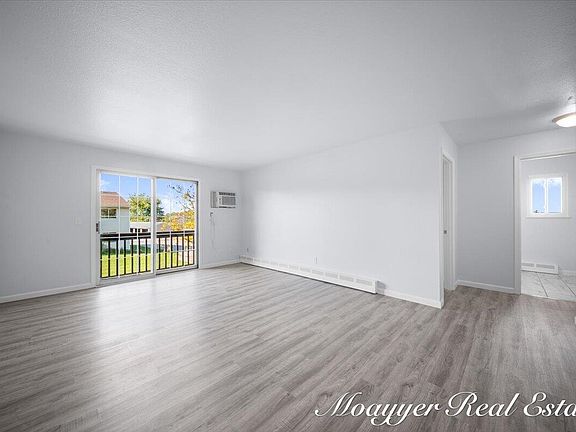 2nd image of 1041 Abbey Ct