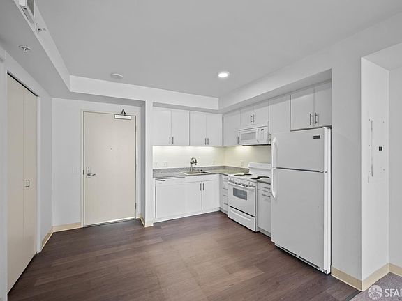 3rd image of 1400 Mission St APT 907