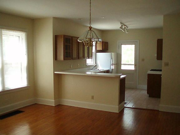 3rd image of 523 Missouri Ave Floor 2